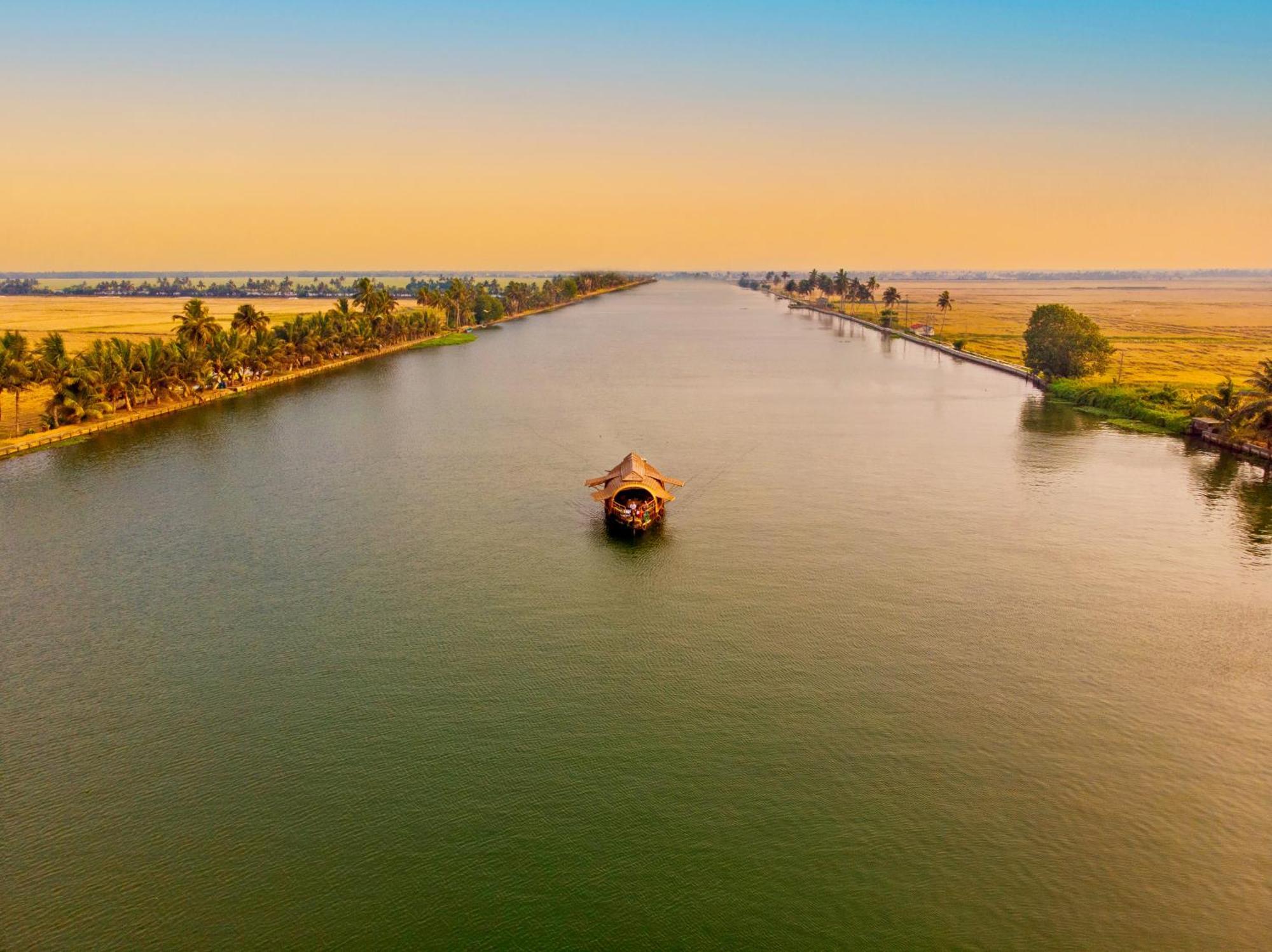 Hotel Spice Coast Cruises - Houseboat, A Cgh Earth Experience Alappuzha Exterior foto