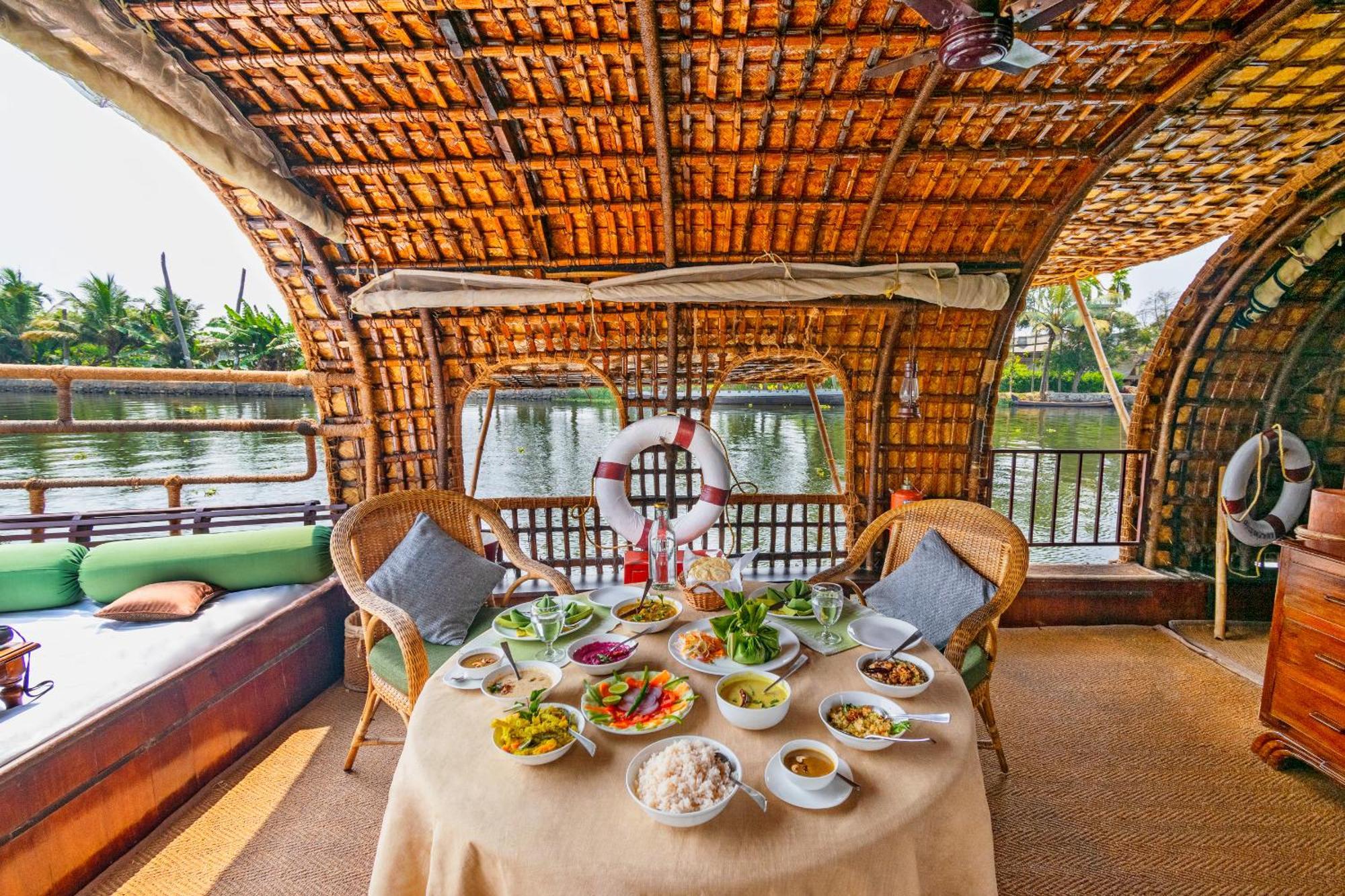 Hotel Spice Coast Cruises - Houseboat, A Cgh Earth Experience Alappuzha Exterior foto