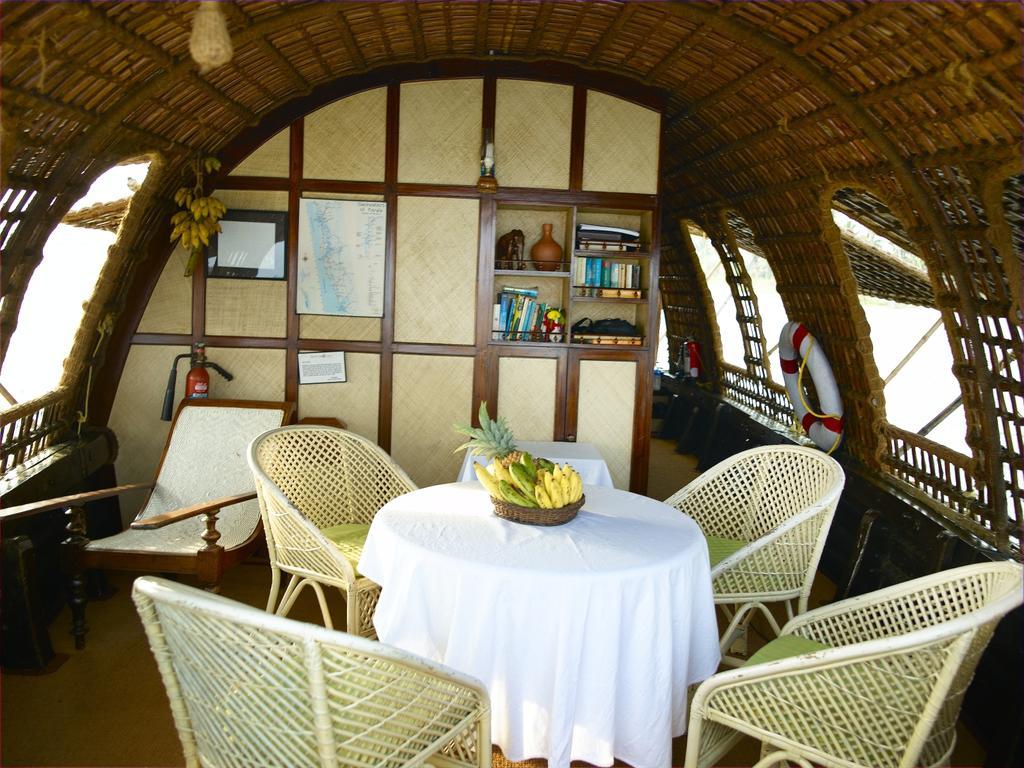 Hotel Spice Coast Cruises - Houseboat, A Cgh Earth Experience Alappuzha Exterior foto