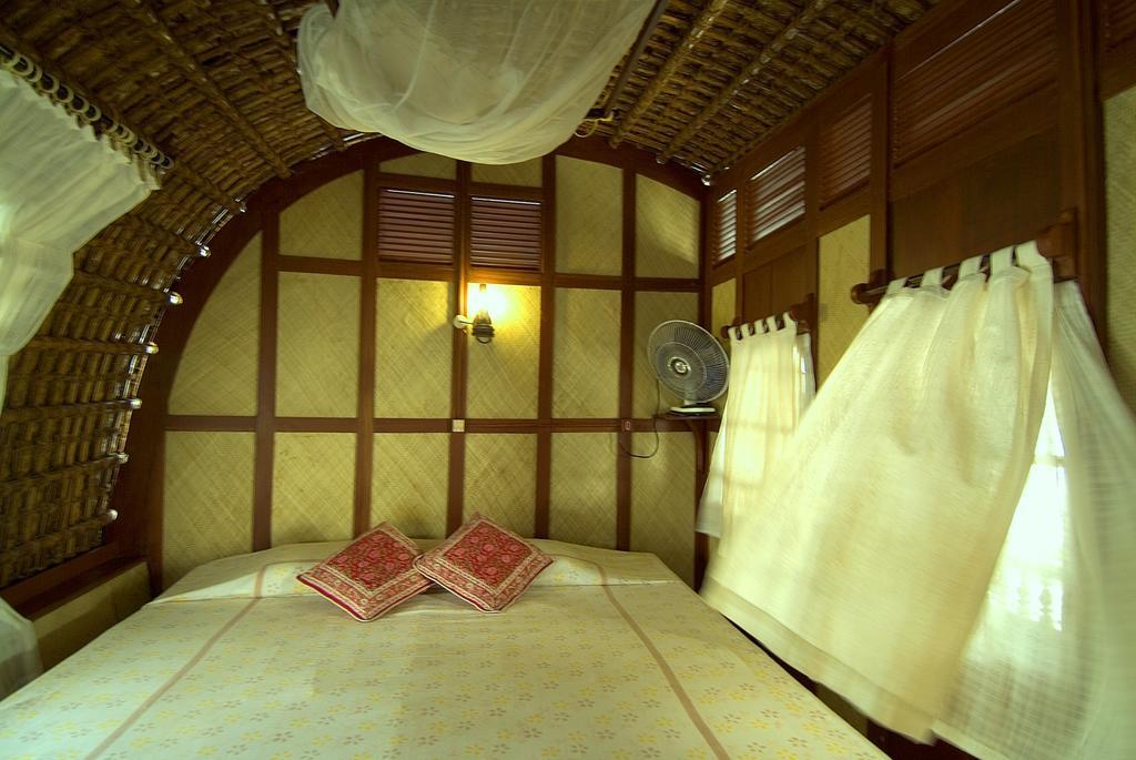 Hotel Spice Coast Cruises - Houseboat, A Cgh Earth Experience Alappuzha Exterior foto