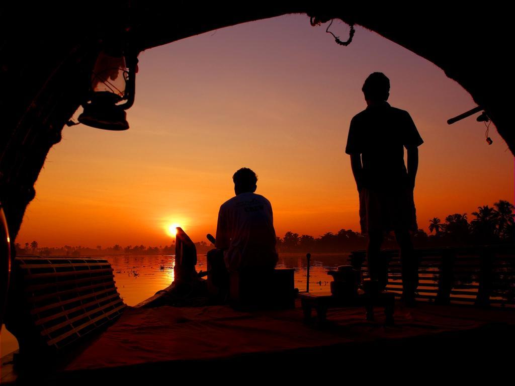 Hotel Spice Coast Cruises - Houseboat, A Cgh Earth Experience Alappuzha Exterior foto