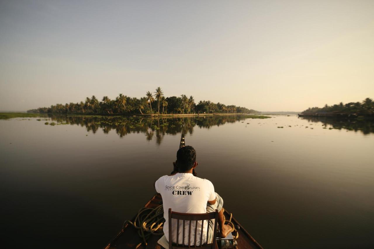 Hotel Spice Coast Cruises - Houseboat, A Cgh Earth Experience Alappuzha Exterior foto